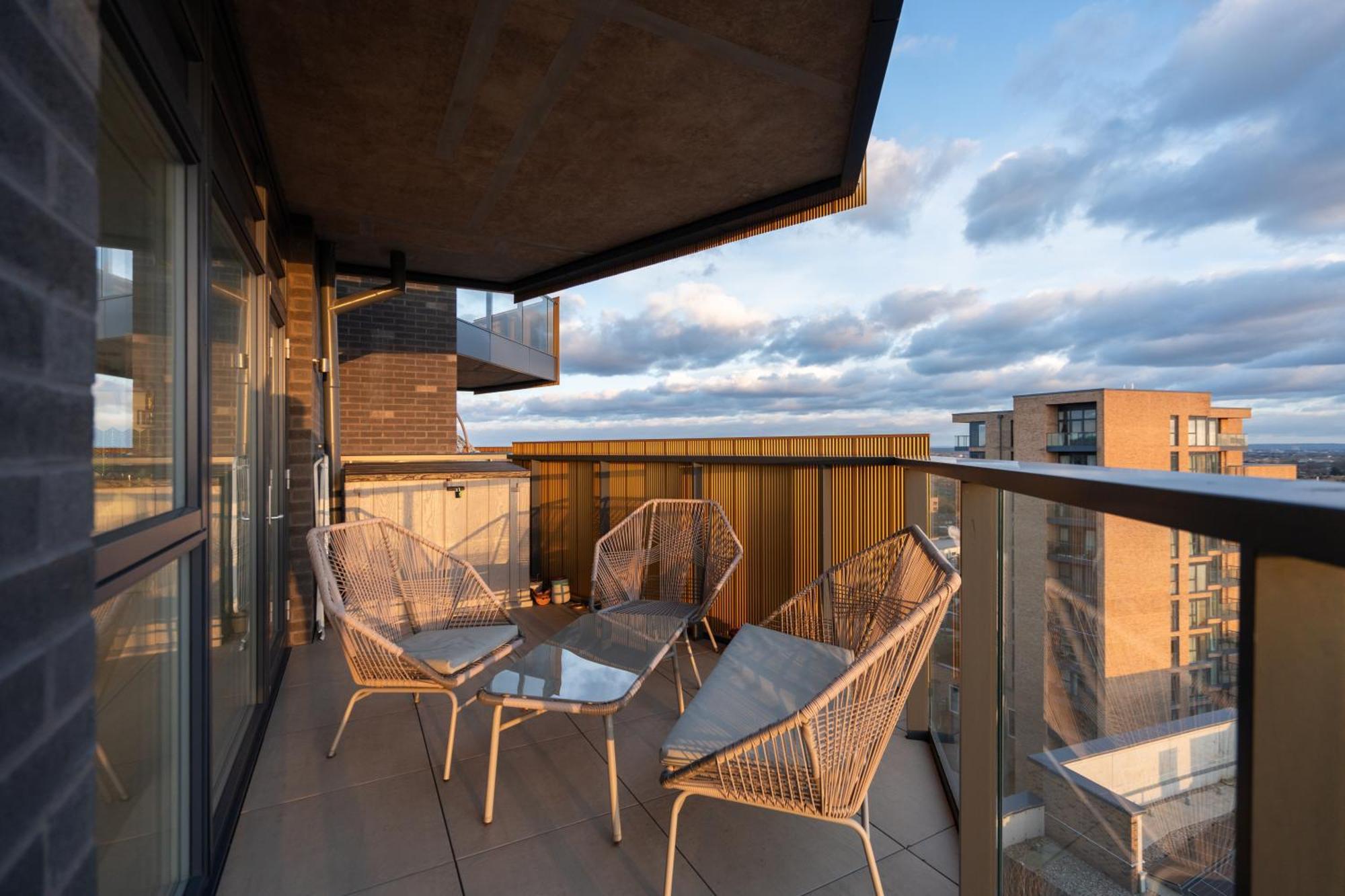 Sunset Retreat: Steps From Heathrow/Twickenham Apartment Hounslow Exterior photo