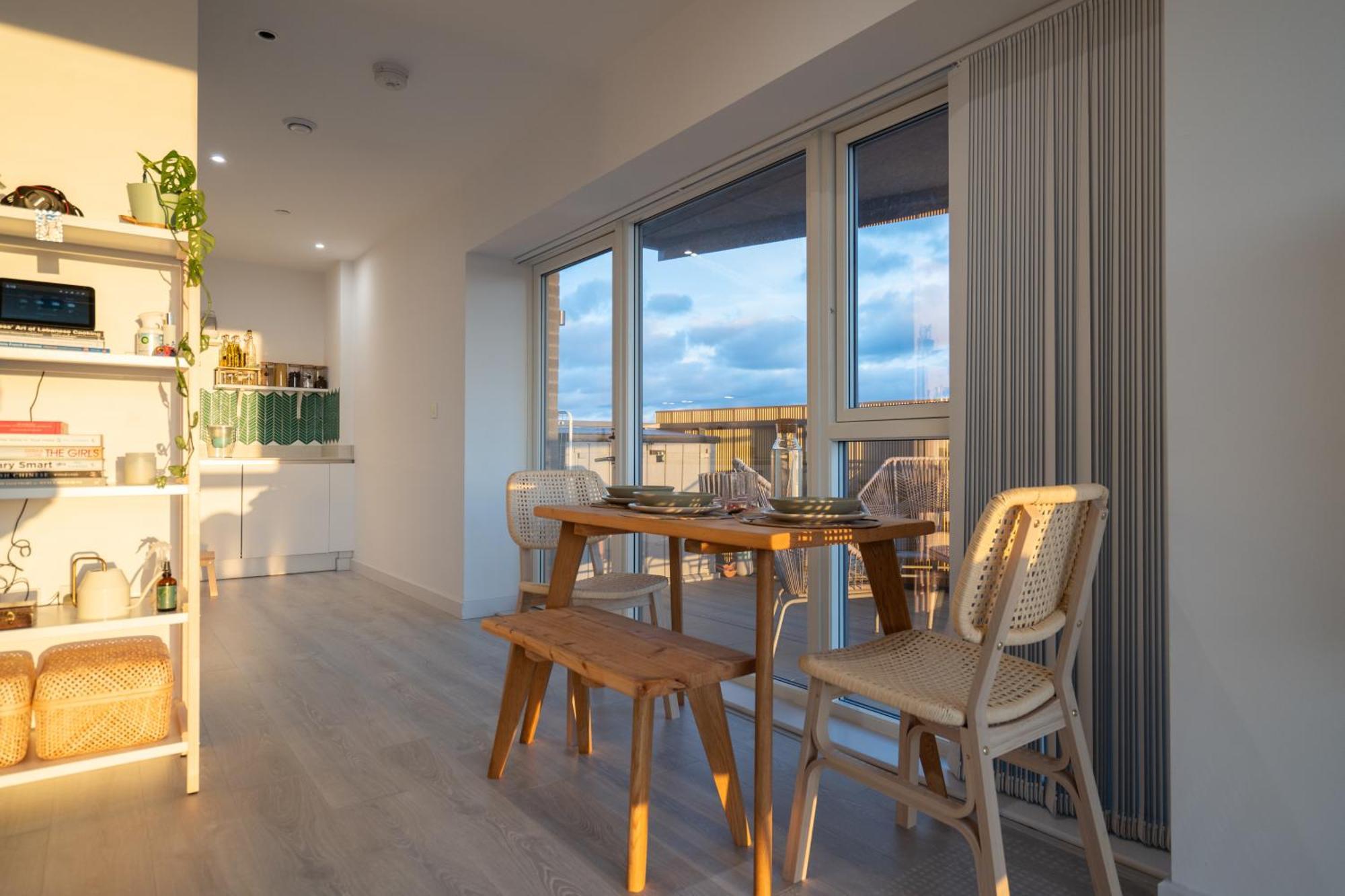 Sunset Retreat: Steps From Heathrow/Twickenham Apartment Hounslow Exterior photo