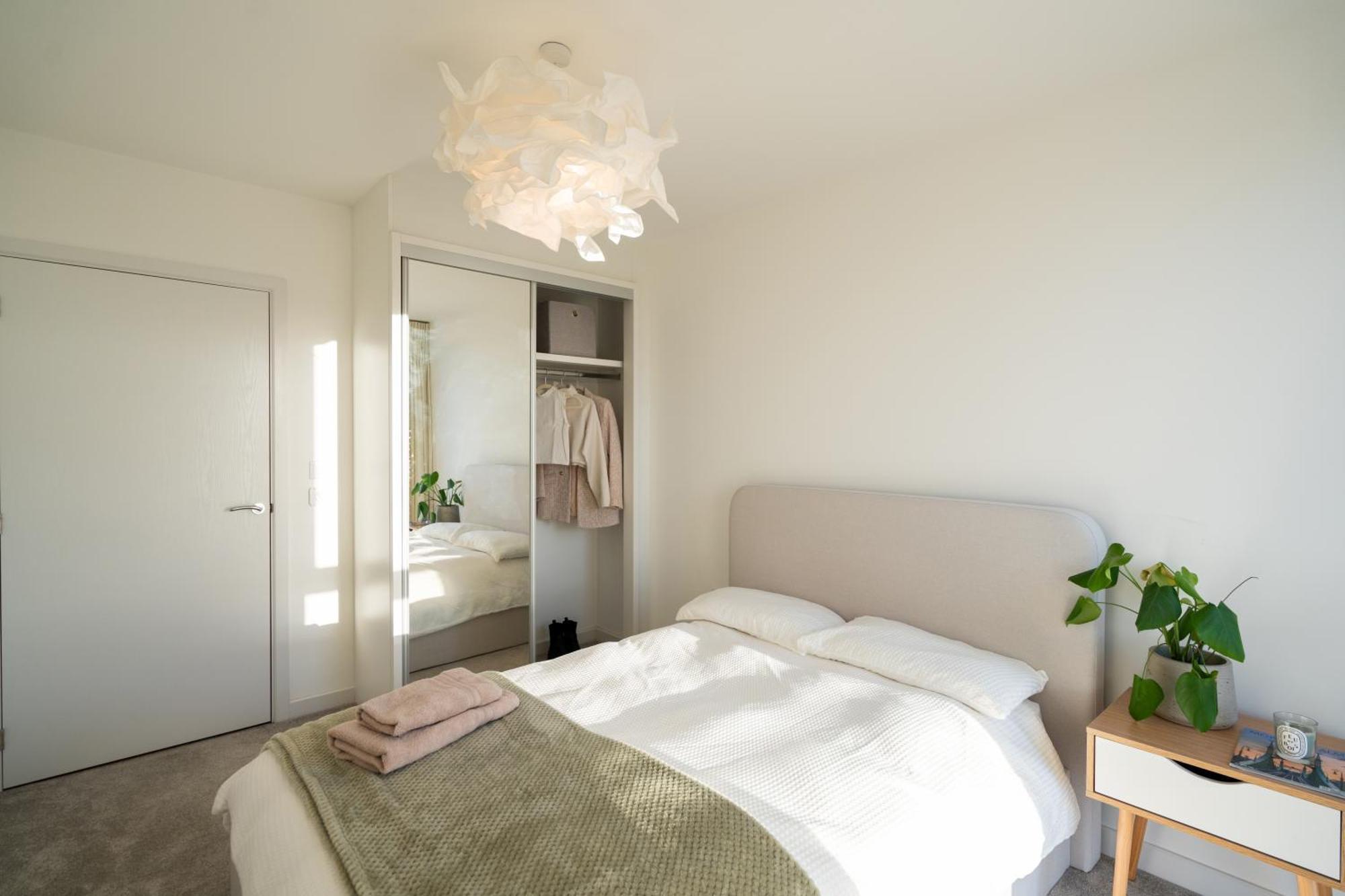 Sunset Retreat: Steps From Heathrow/Twickenham Apartment Hounslow Exterior photo
