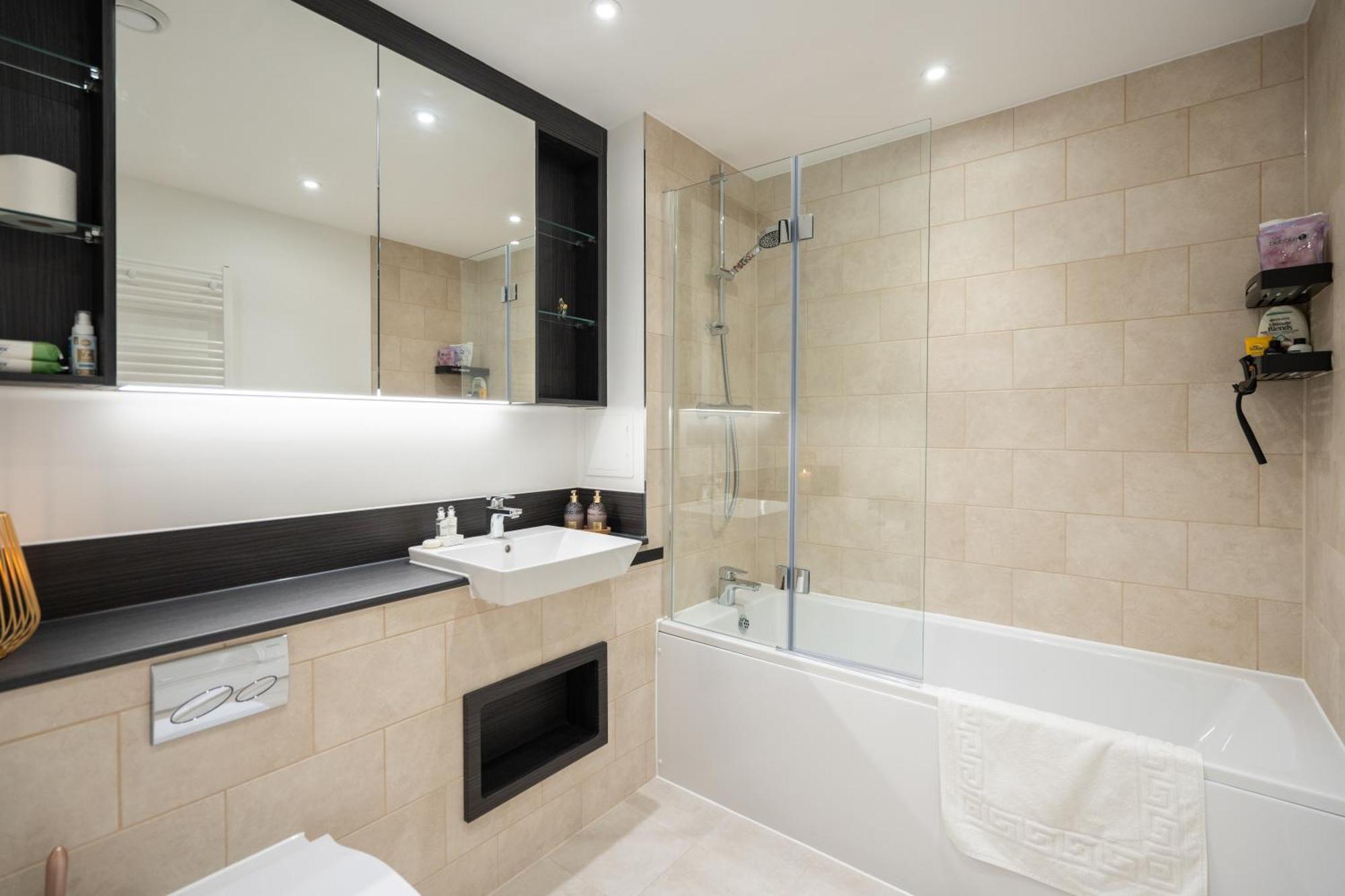 Sunset Retreat: Steps From Heathrow/Twickenham Apartment Hounslow Exterior photo